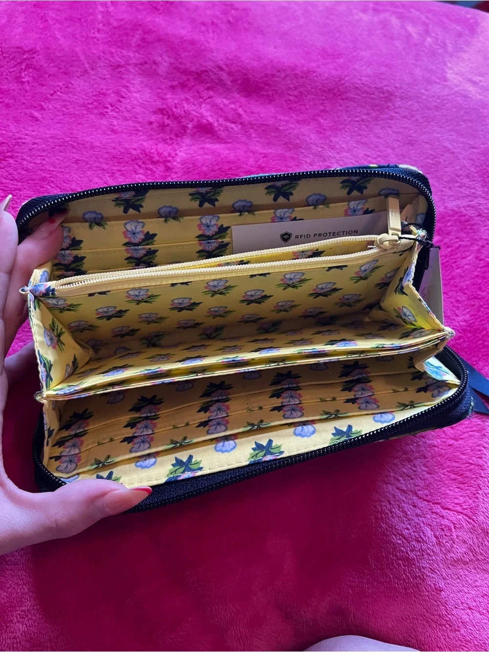 Bloom Boom Accordion Wristlet- Vera Bradley 2021 - Picture 3 of 6